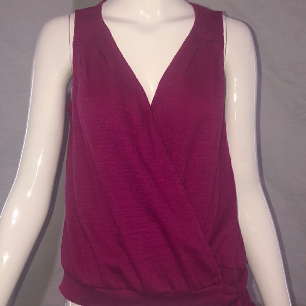 Universal Threads Top   - Picture 2 of 7